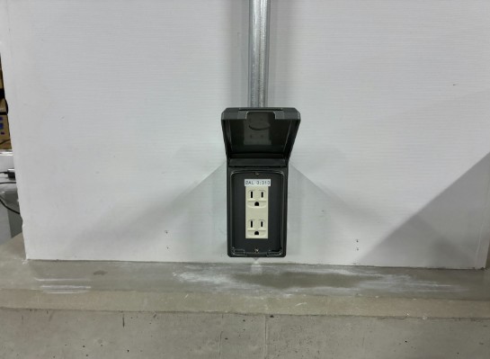 コンセント増設工事